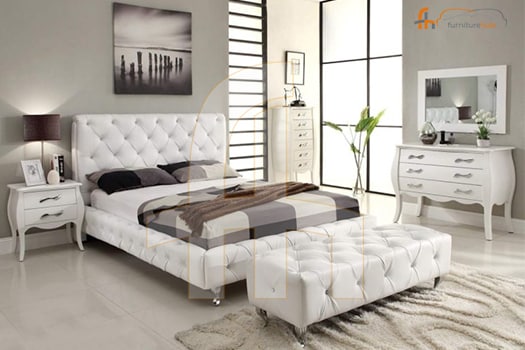 FH-5659 Fully Posted Bed with 2 side tables