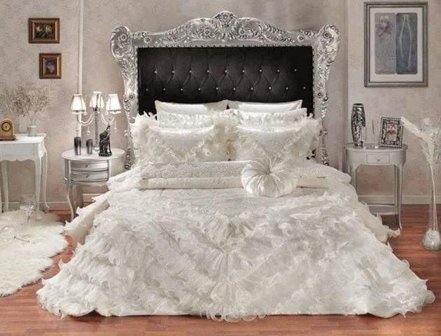 FH-5066 Luxury Black and White Bed Set
